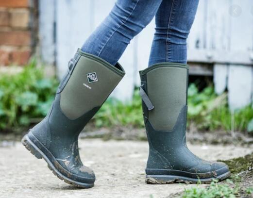 Top 6 Best Rubber Hunting Boots for Wide Feet Reviews & Guidance